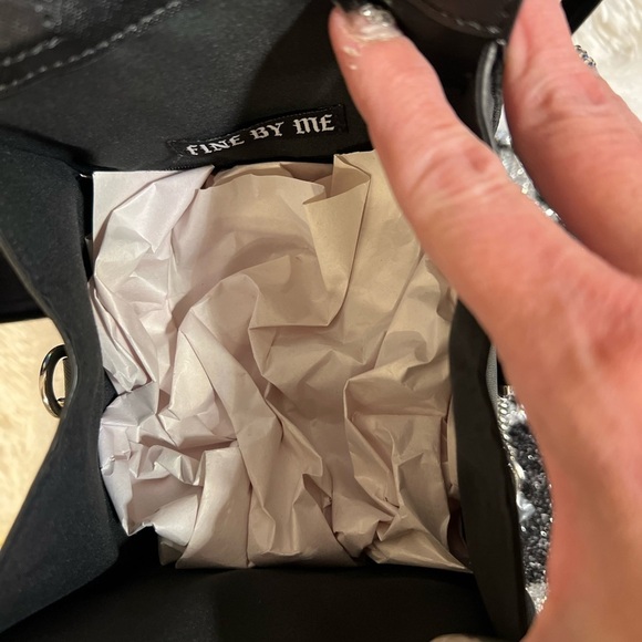 🎃🖤👻BNWOT-MAD ENGINE VIRAL HALLOWEEN SUPER CUTE HAUNTED HOUSE CROSSBODY 🎃🖤👻 - Picture 8 of 13